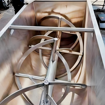 Farmasi Kelas 4000L stainless steel 1600-2400kg Ribbon Mixer Untuk Campuran Serbuk